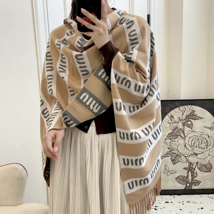 スーパーコピー ミュウミュウ マフラー