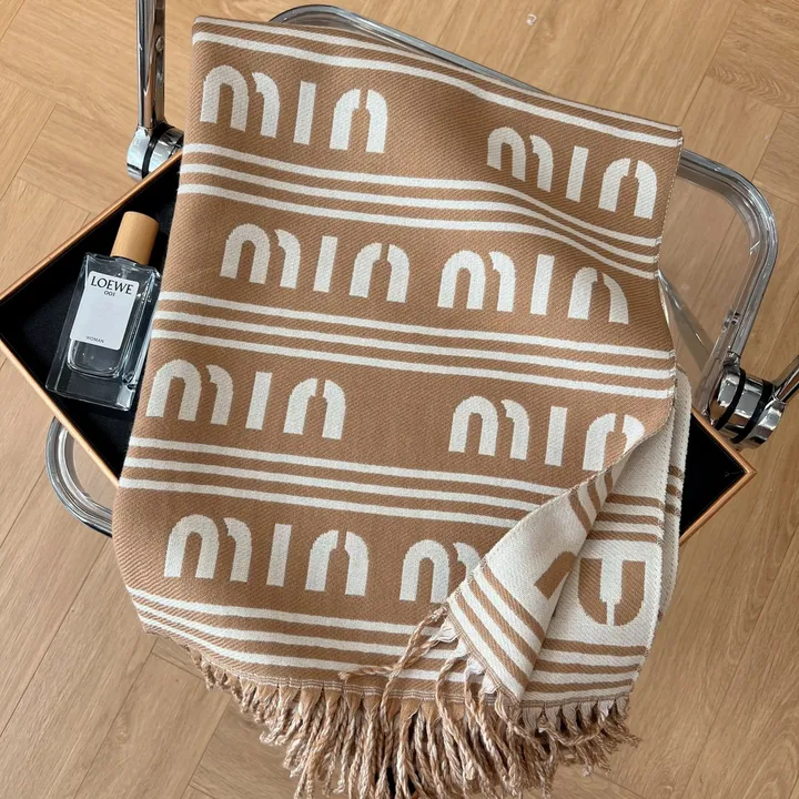 スーパーコピー ミュウミュウ マフラー