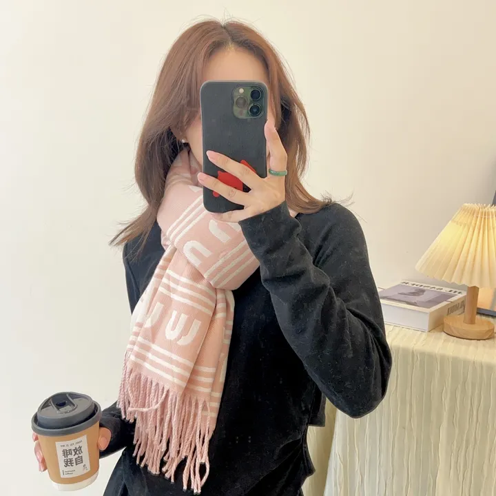 スーパーコピー ミュウミュウ マフラー