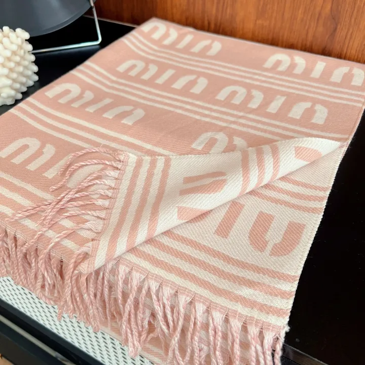 スーパーコピー ミュウミュウ マフラー