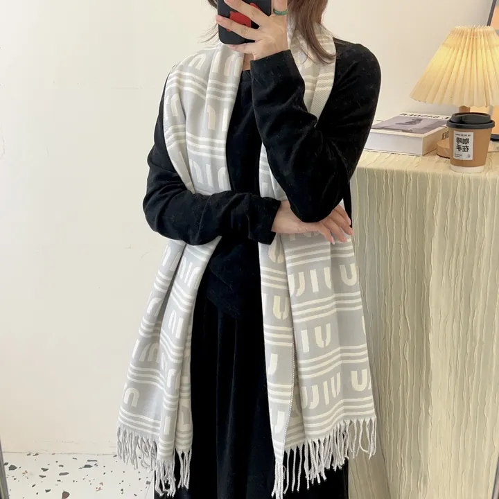 スーパーコピー ミュウミュウ マフラー