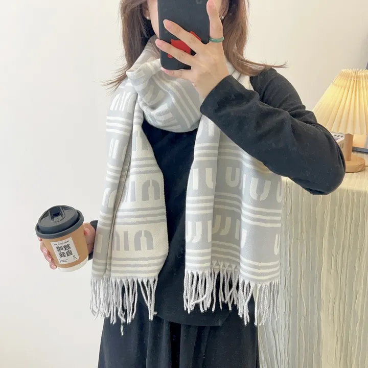 スーパーコピー ミュウミュウ マフラー