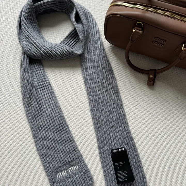 スーパーコピー ミュウミュウ マフラー