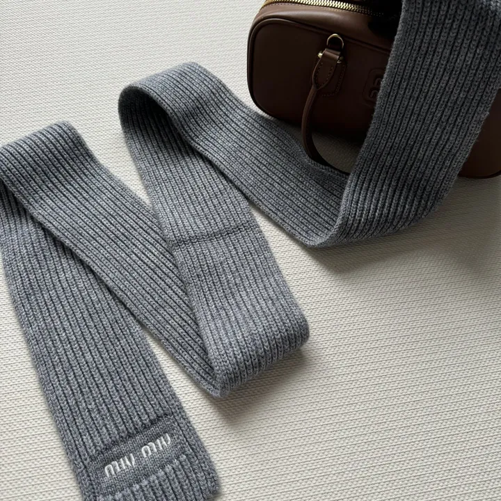 スーパーコピー ミュウミュウ マフラー