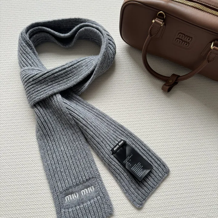 スーパーコピー ミュウミュウ マフラー