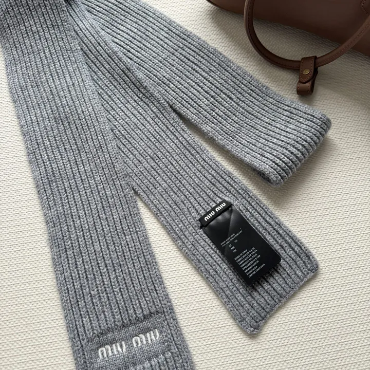 スーパーコピー ミュウミュウ マフラー