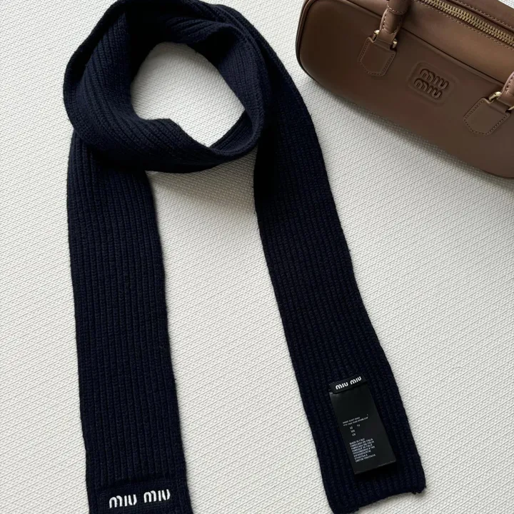 スーパーコピー ミュウミュウ マフラー