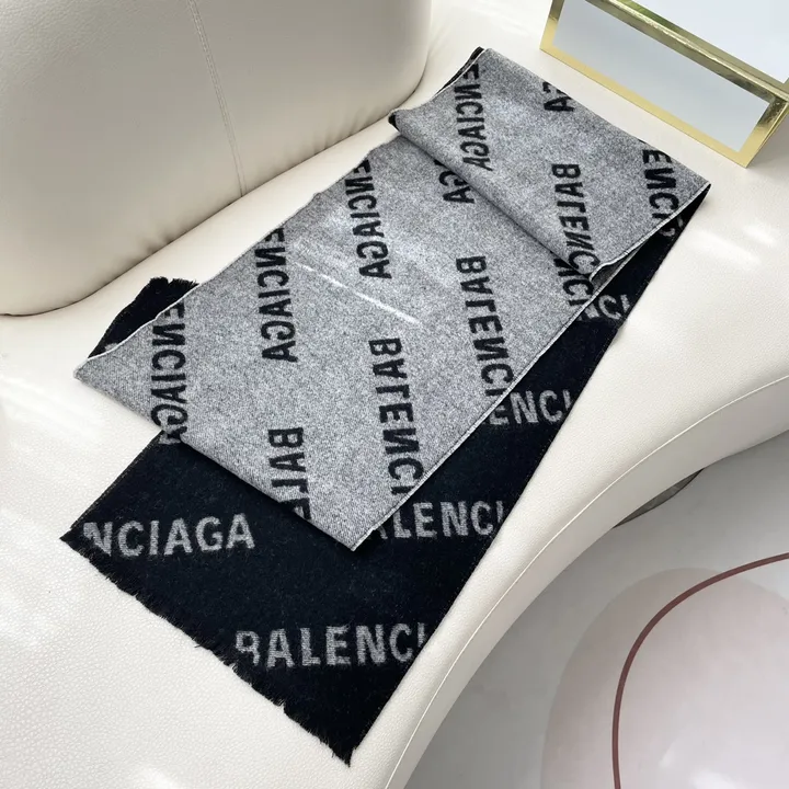 スーパーコピー バレンシアガ マフラー