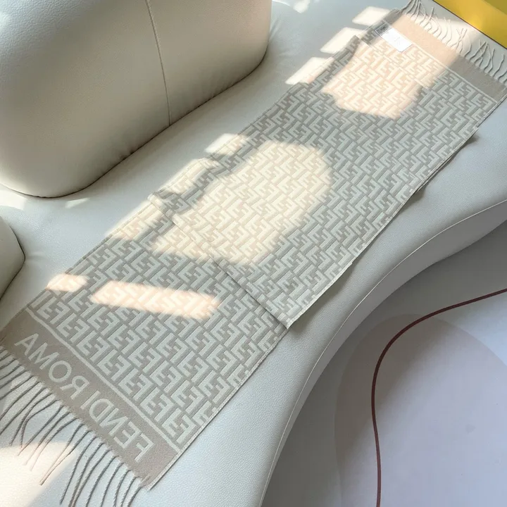 スーパーコピー フェンディ マフラー