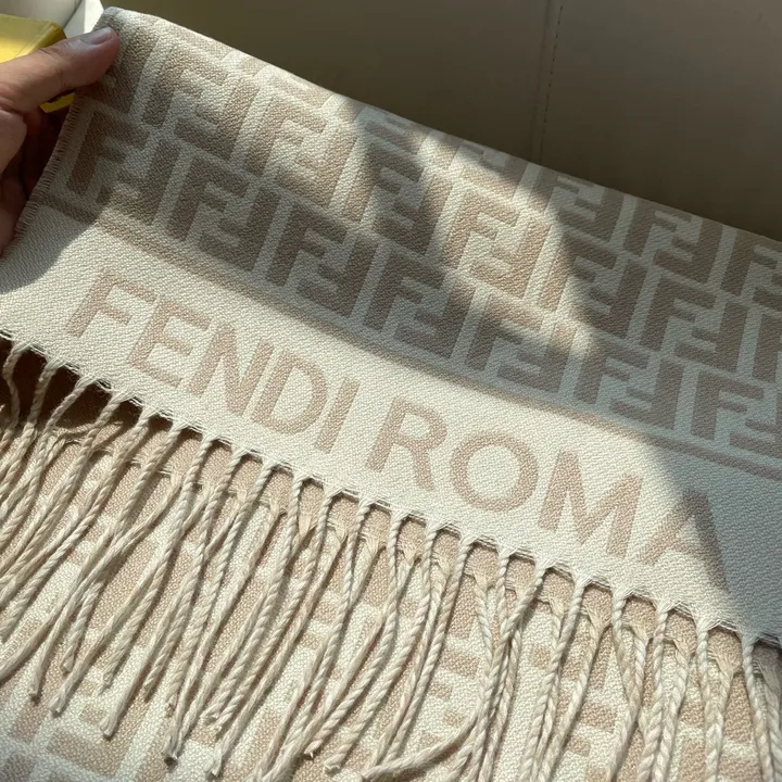 スーパーコピー フェンディ マフラー