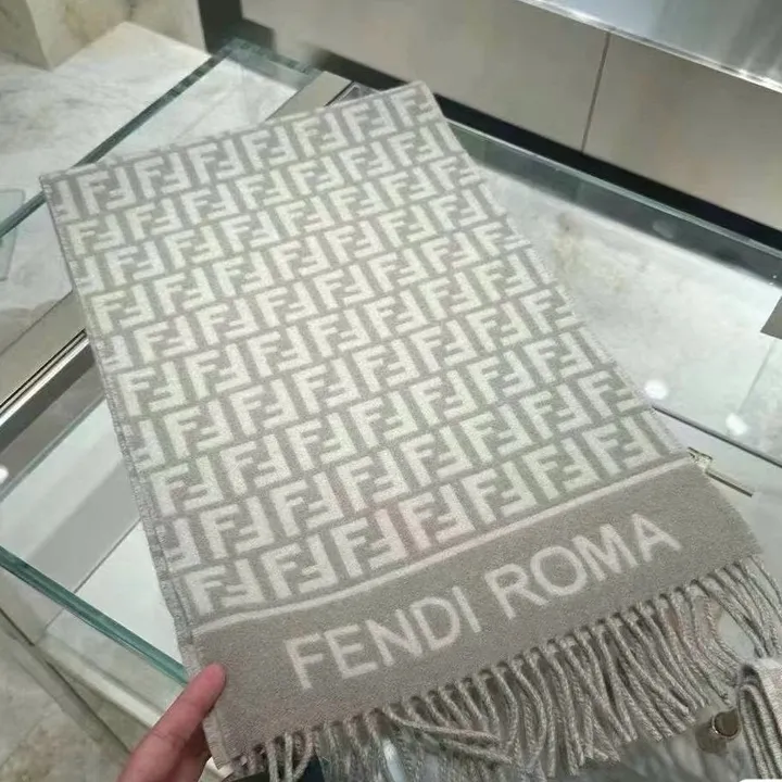 スーパーコピー フェンディ マフラー