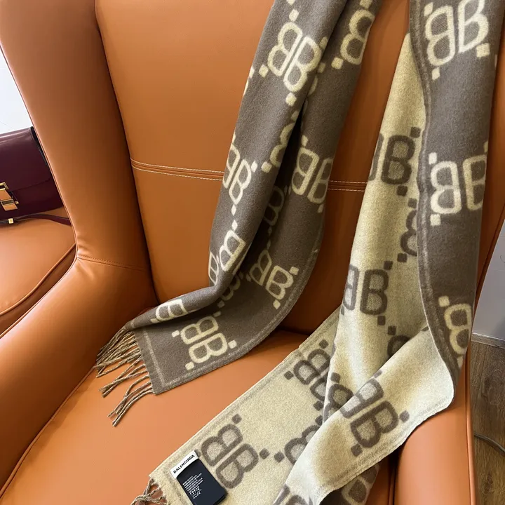 スーパーコピー バレンシアガ マフラー