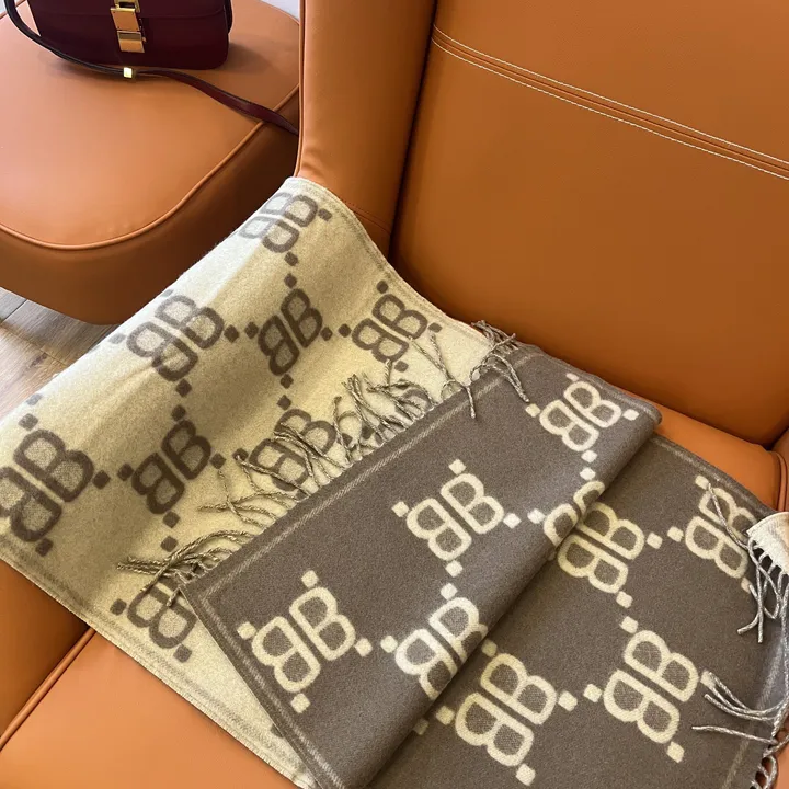 スーパーコピー バレンシアガ マフラー