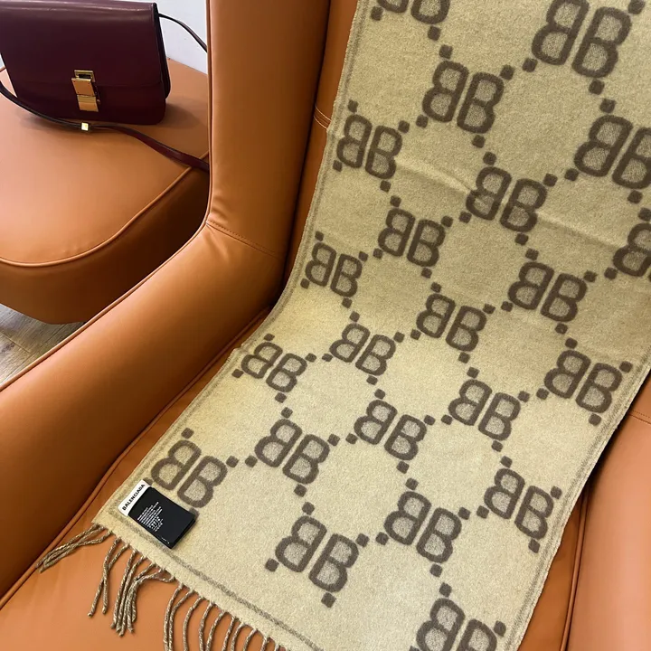 スーパーコピー バレンシアガ マフラー