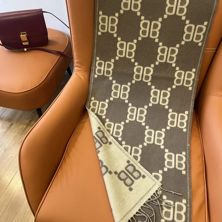 スーパーコピー バレンシアガ マフラー