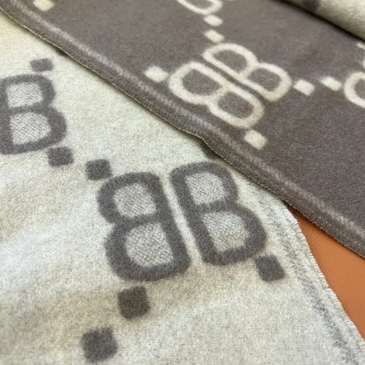 スーパーコピー バレンシアガ マフラー