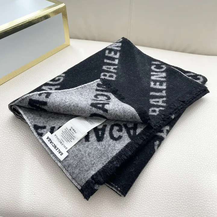 スーパーコピー バレンシアガ マフラー