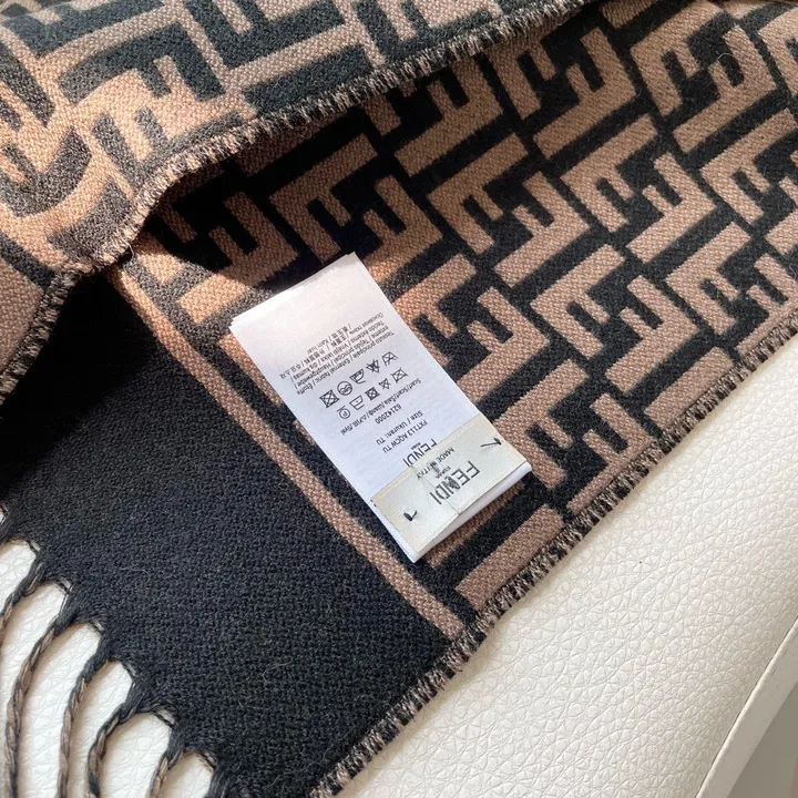 スーパーコピー フェンディ マフラー