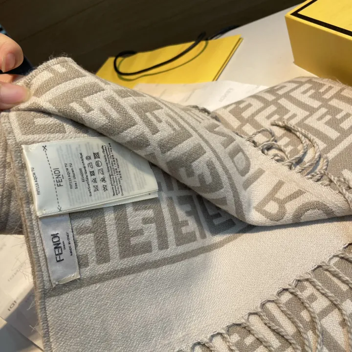 スーパーコピー フェンディ マフラー