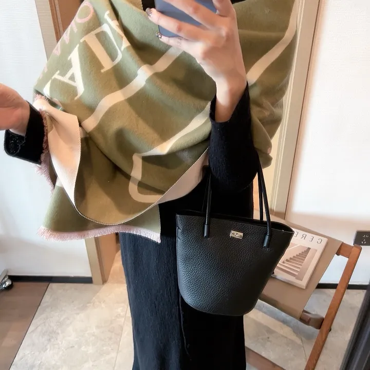 スーパーコピー プラダ マフラー