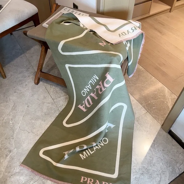 スーパーコピー プラダ マフラー