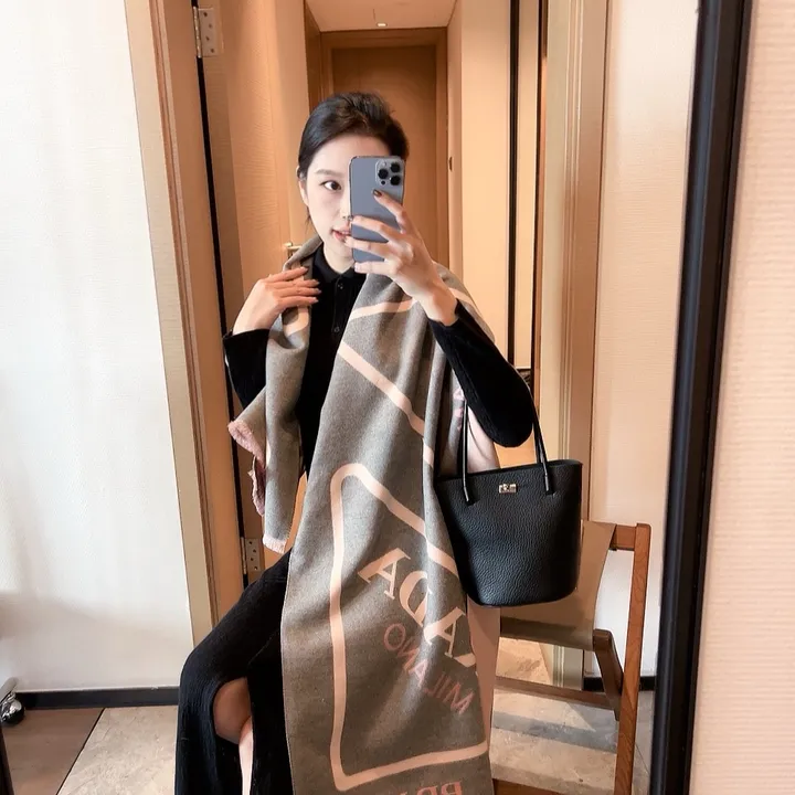 スーパーコピー プラダ マフラー