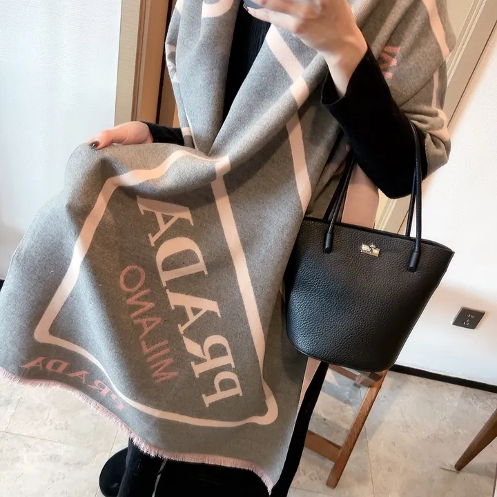 スーパーコピー プラダ マフラー