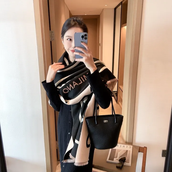 スーパーコピー プラダ マフラー