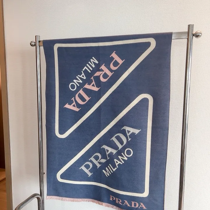 スーパーコピー プラダ マフラー