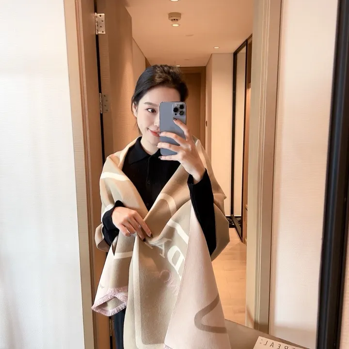 スーパーコピー プラダ マフラー