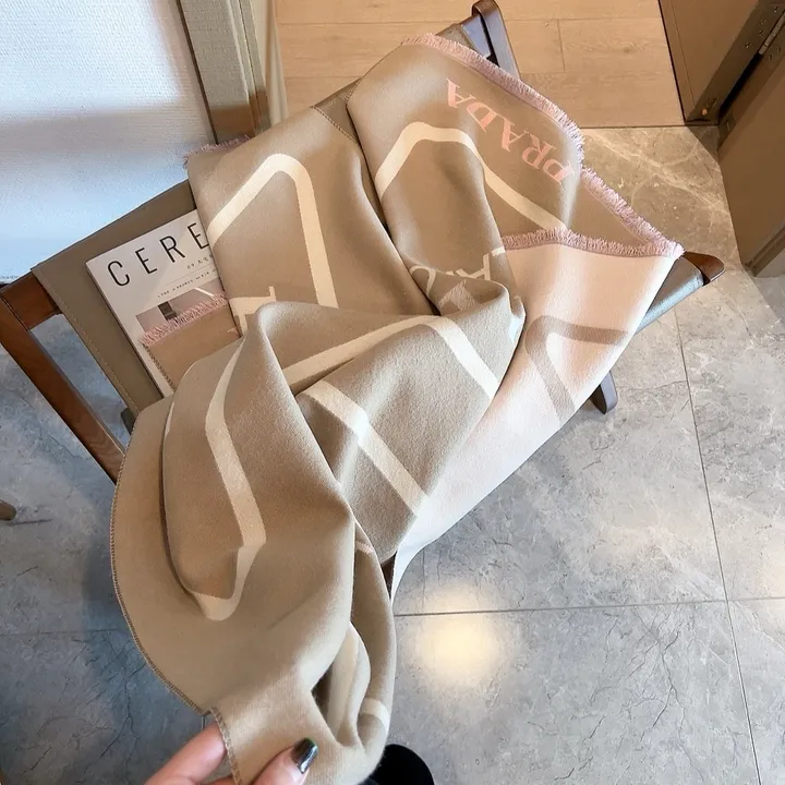 スーパーコピー プラダ マフラー