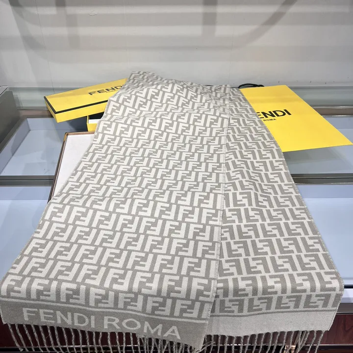 スーパーコピー フェンディ マフラー