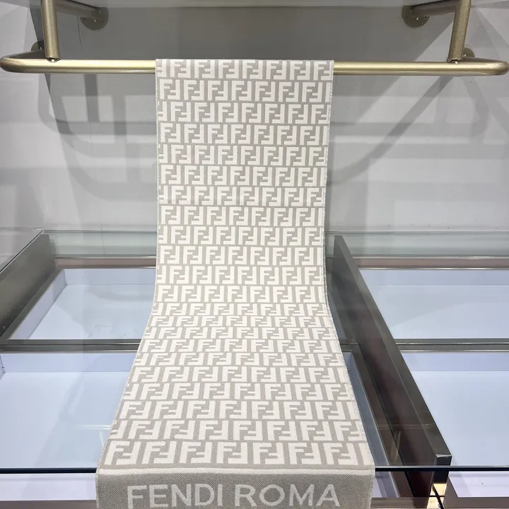 スーパーコピー フェンディ マフラー