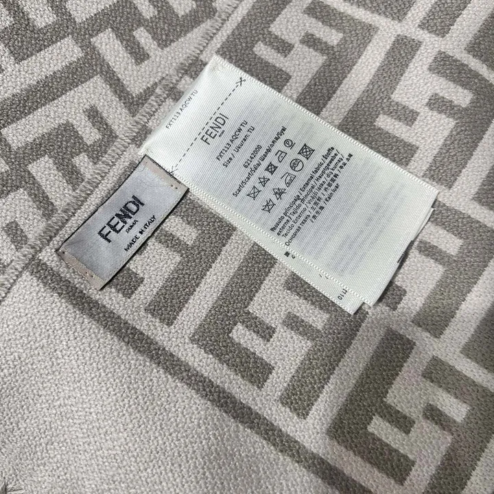 スーパーコピー フェンディ マフラー