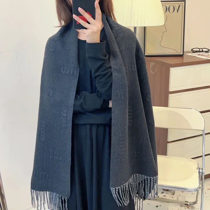 スーパーコピー ミュウミュウ マフラー