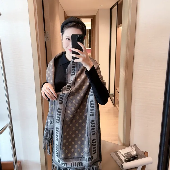 スーパーコピー ミュウミュウ マフラー