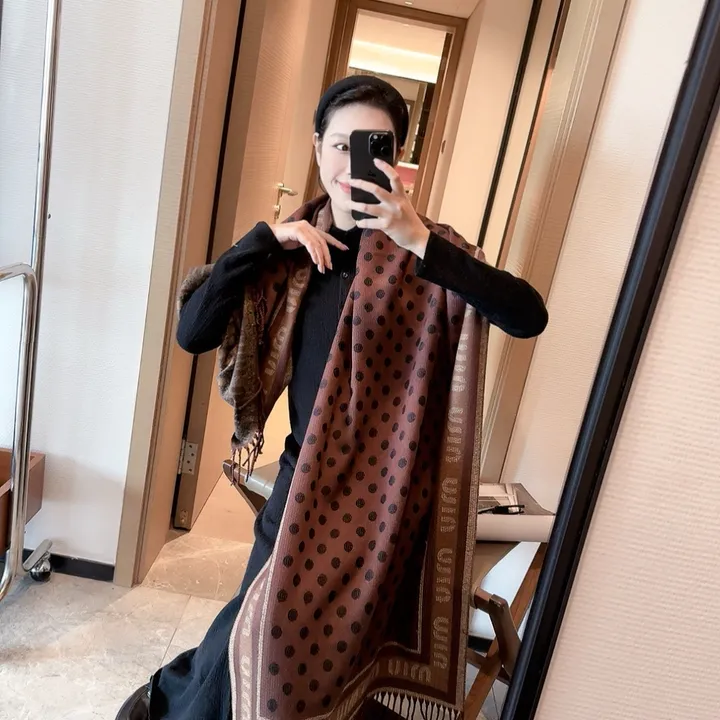 スーパーコピー ミュウミュウ マフラー