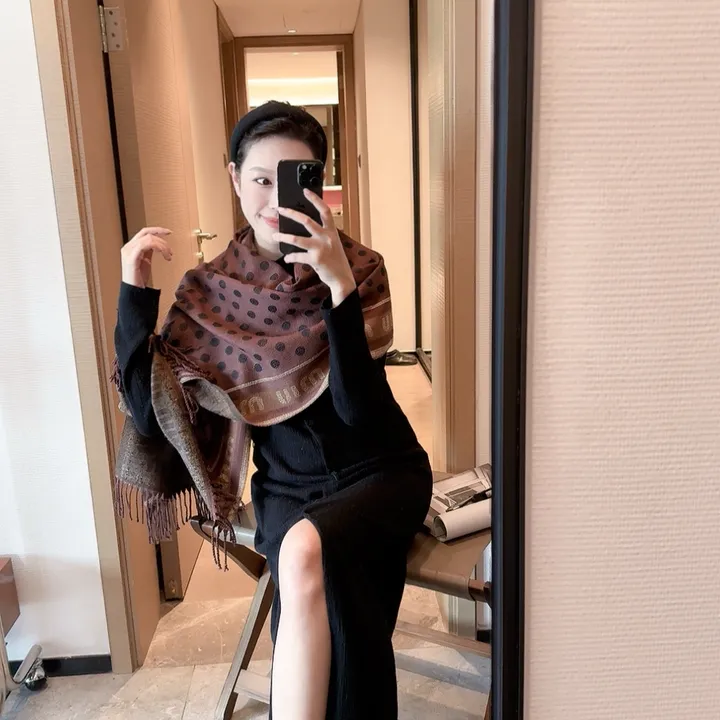 スーパーコピー ミュウミュウ マフラー