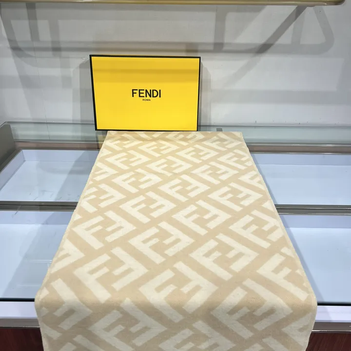 スーパーコピー フェンディ マフラー