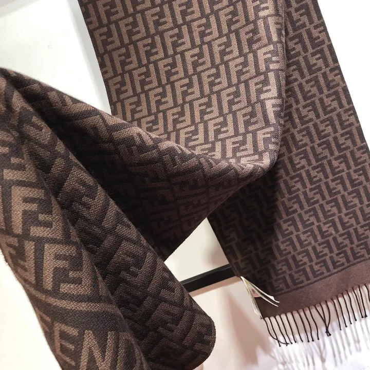 スーパーコピー フェンディ マフラー