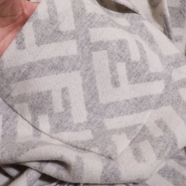 スーパーコピー フェンディ マフラー