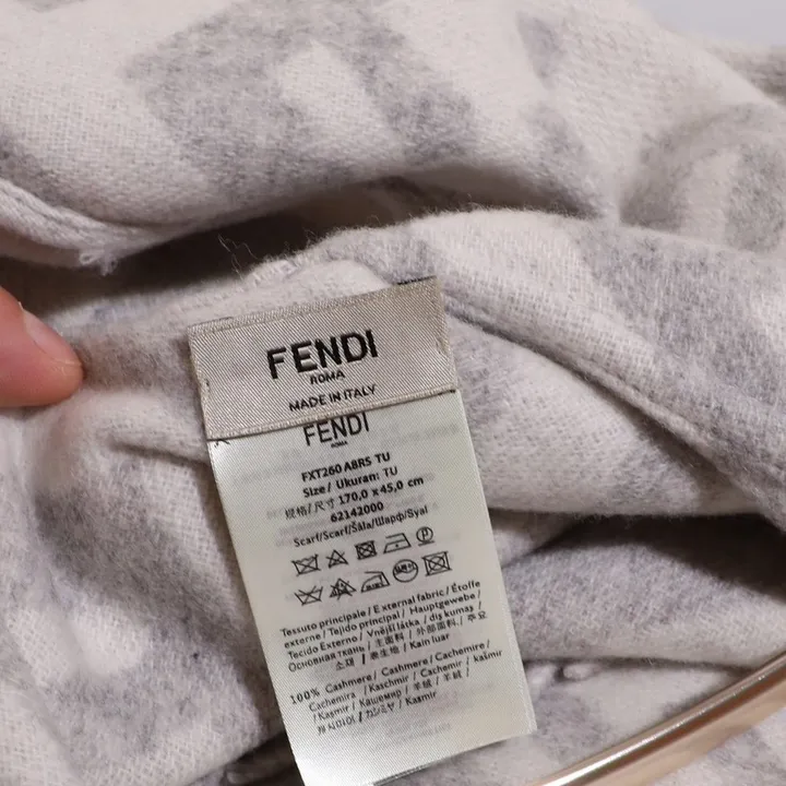 スーパーコピー フェンディ マフラー