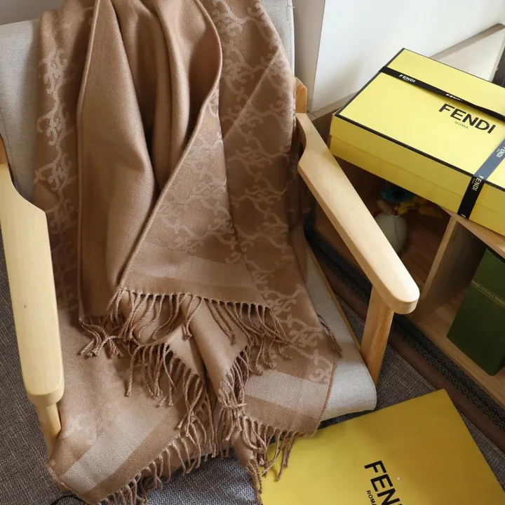 スーパーコピー フェンディ マフラー