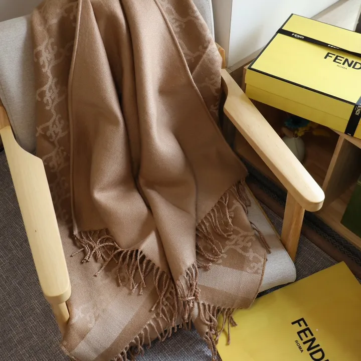 スーパーコピー フェンディ マフラー