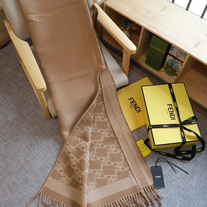 スーパーコピー フェンディ マフラー