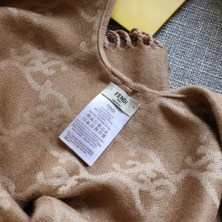 スーパーコピー フェンディ マフラー