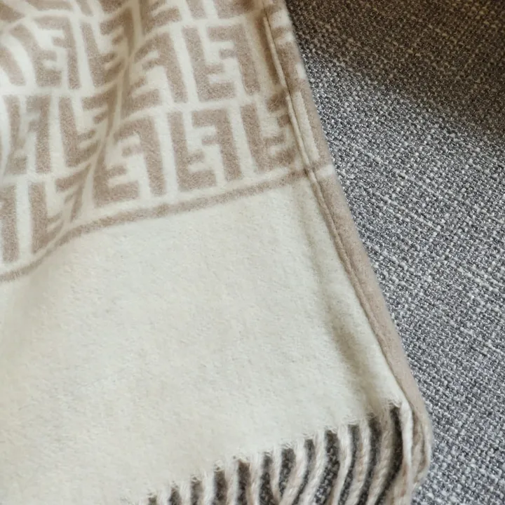 スーパーコピー フェンディ マフラー