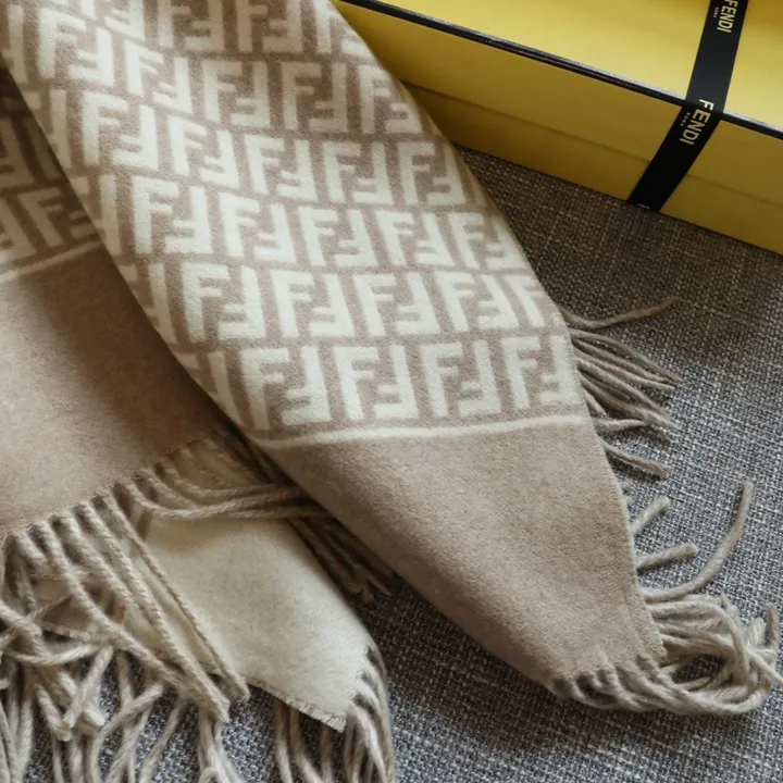 スーパーコピー フェンディ マフラー