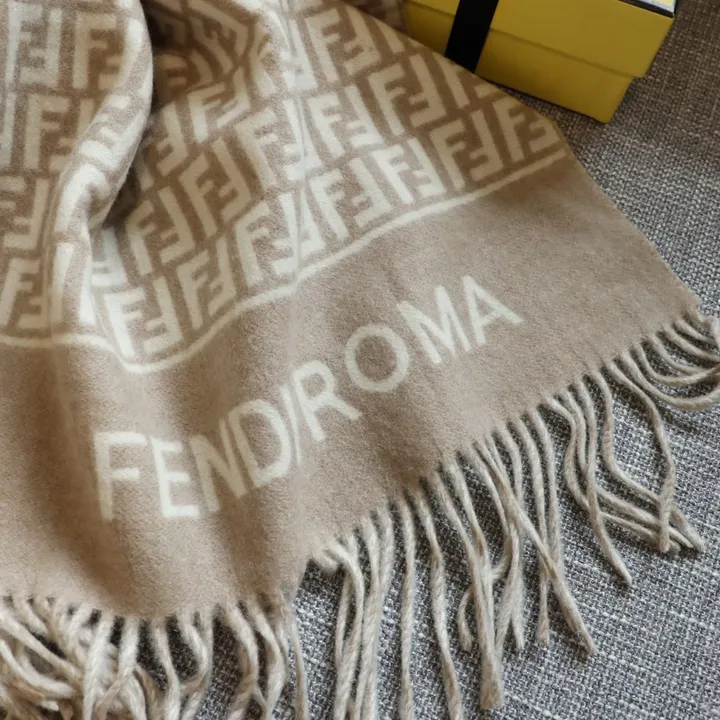 スーパーコピー フェンディ マフラー