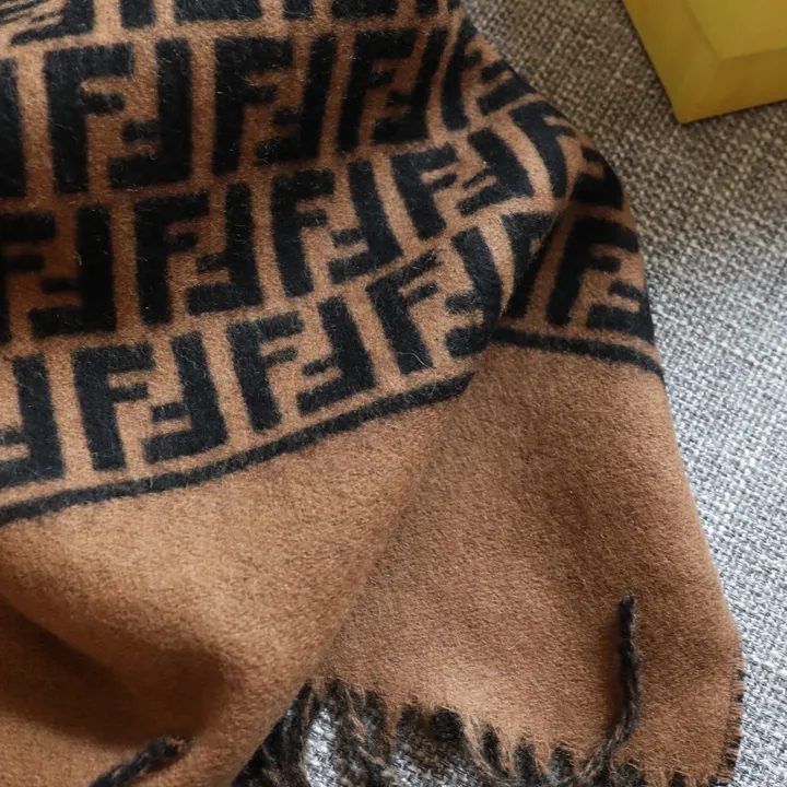 スーパーコピー フェンディ マフラー